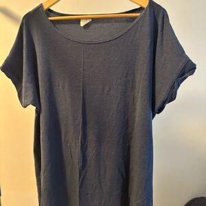 Buttercream Clothing Cuff Tee in navy. 1x